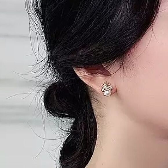 NWT Queen Bee Pearl Gold Tone 925 Sterling Silver Posts Stud Earrings - Picture 4 of 5